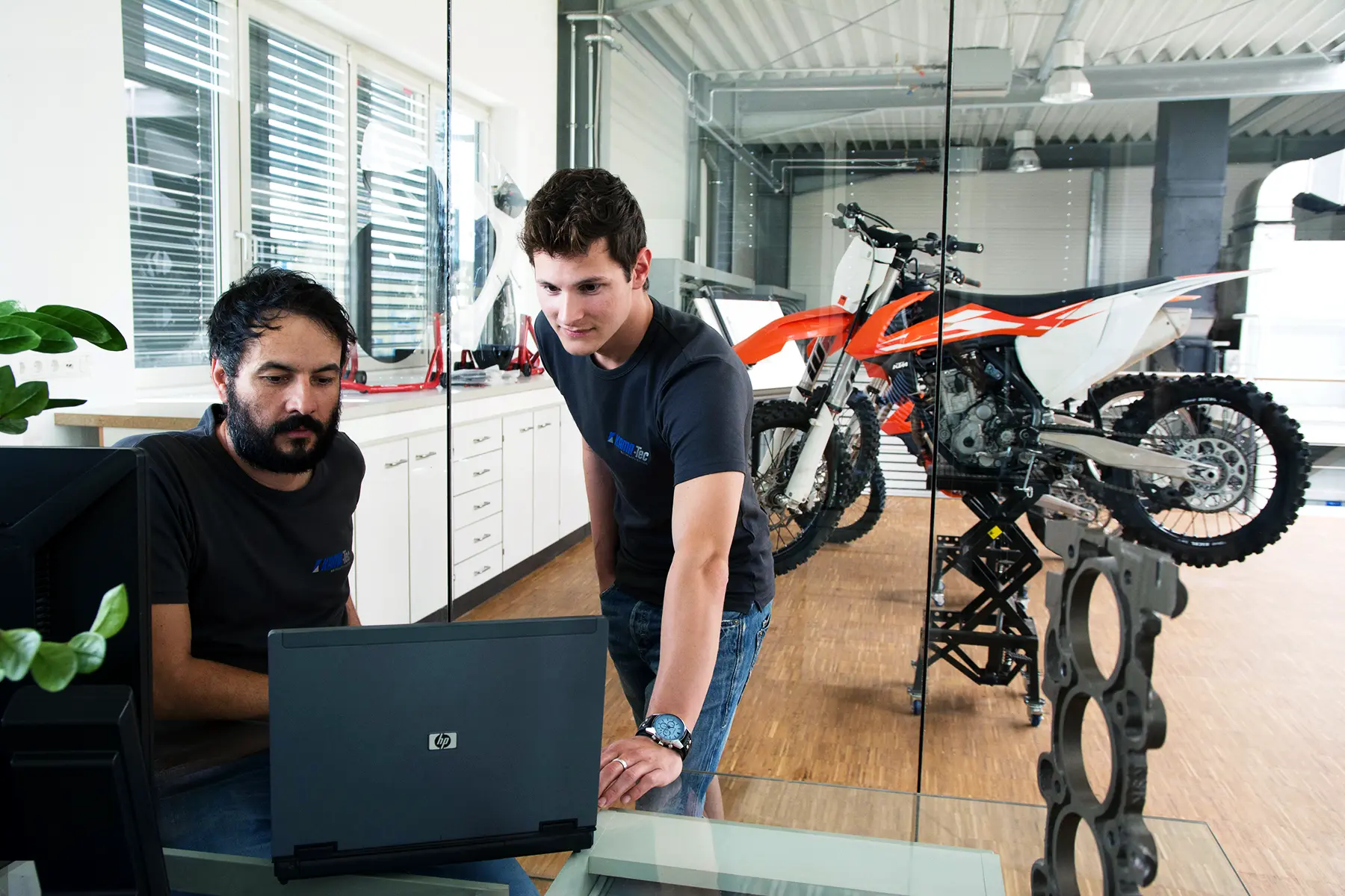 KAMA-Tec Ingenieure bei der Arbeit im Prüflabor